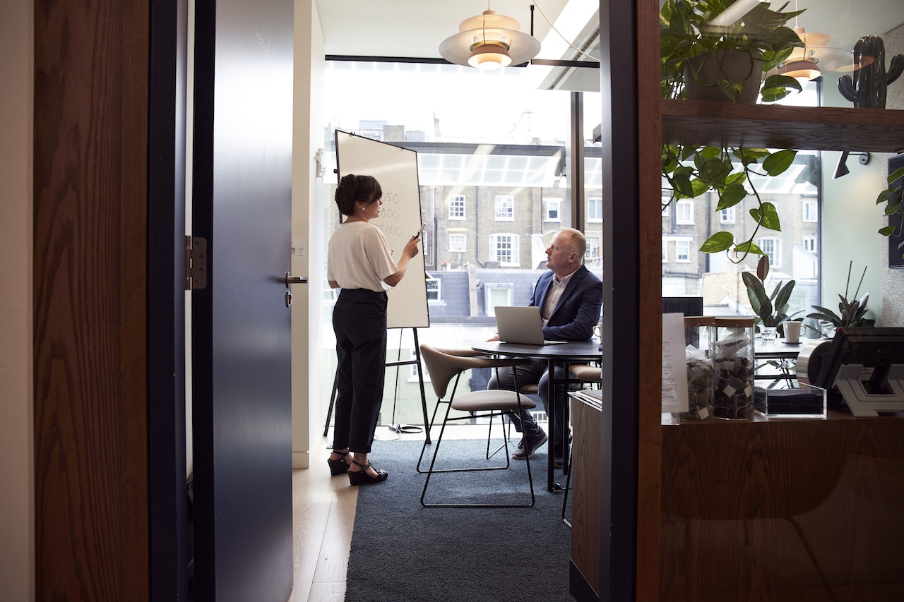 5 Reasons Why You Should Hire a Business Consultant